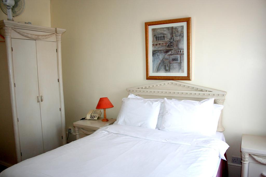 Ilfracombe House Hotel - Near Cliffs Pavilion Southend-on-Sea Room photo